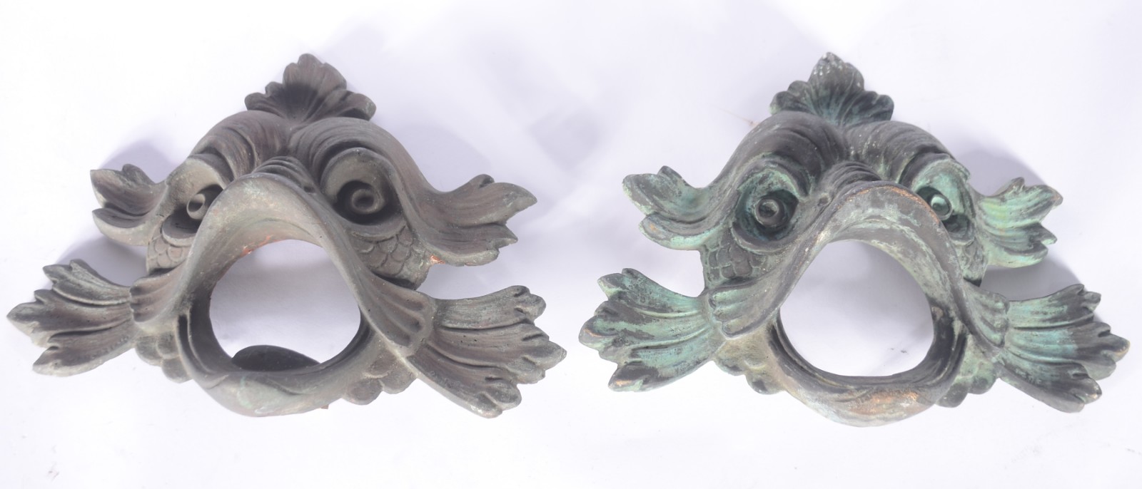 Par de esculturas de bronze representando "peixes". - foto 1 de 5