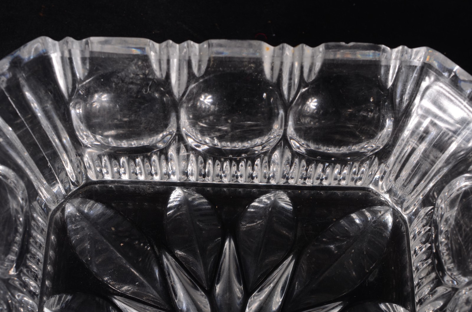 Par de fruteiras de cristal europeu lapidado, feitio quadrado. - foto 8 de 10