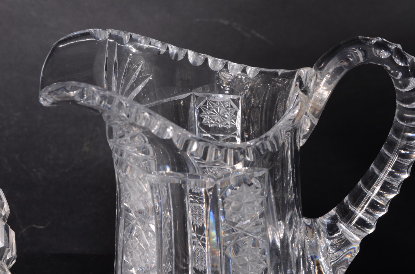 Duas peças de cristal europeu lapidado, sendo: jarra para água e vaso... - foto 3 de 8