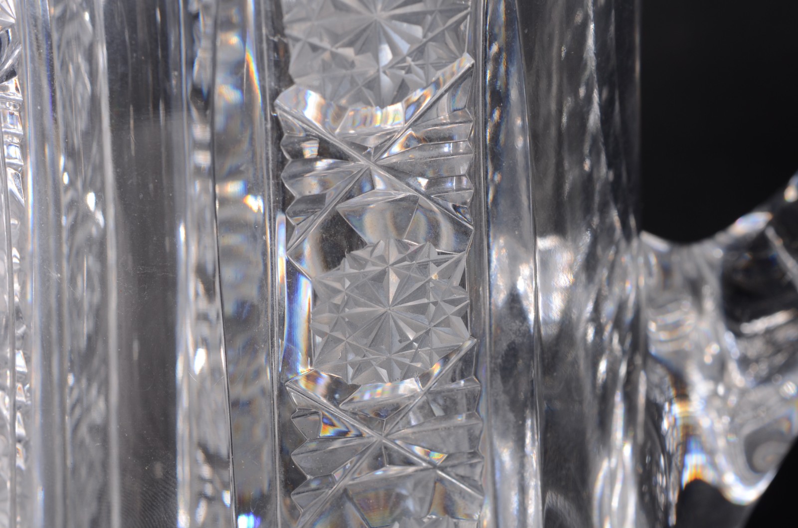 Duas peças de cristal europeu lapidado, sendo: jarra para água e vaso... - foto 4 de 8