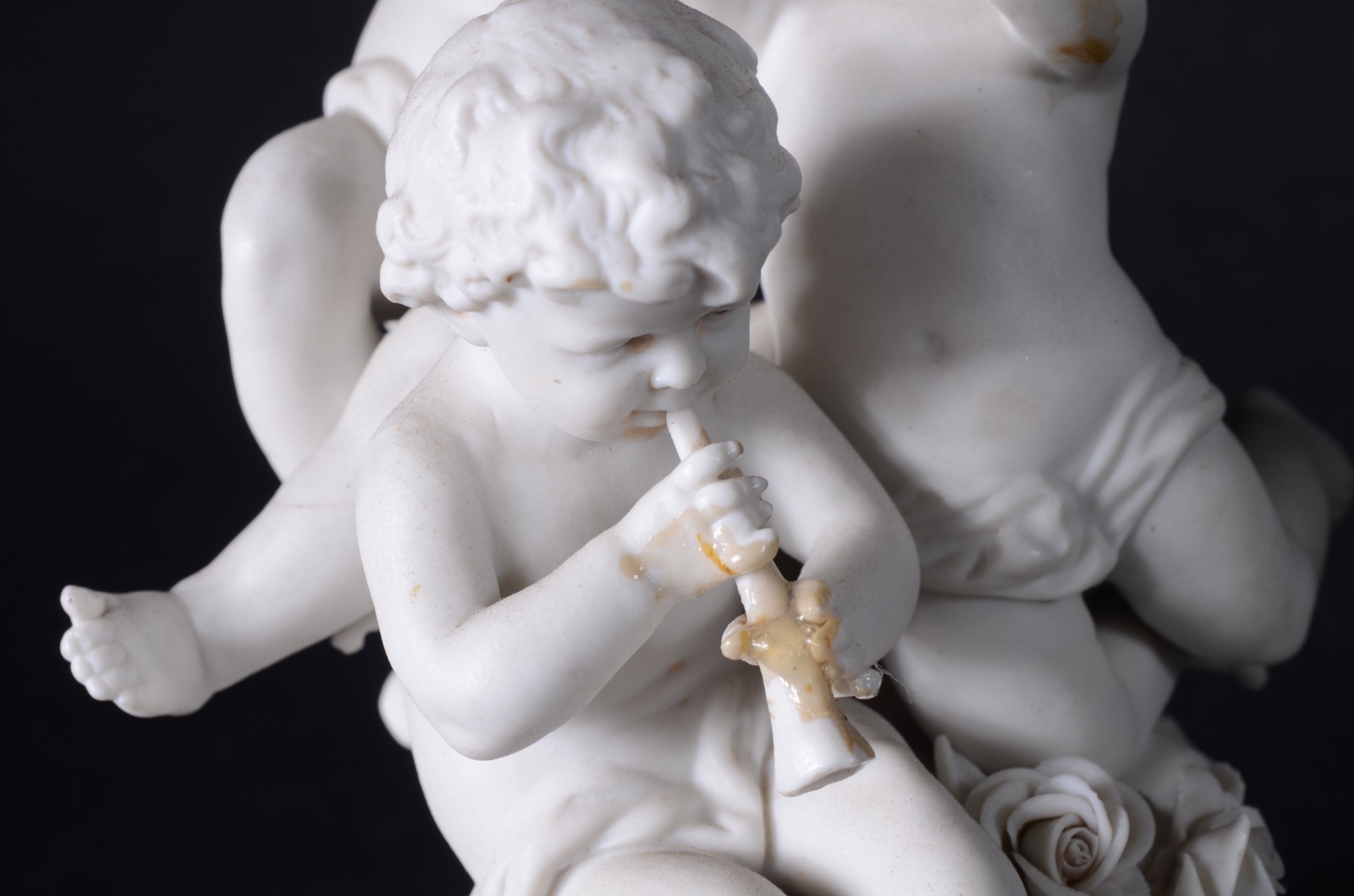 Três grupos escultóricos de porcelana de diversas procedências. Com... - foto 5 de 11