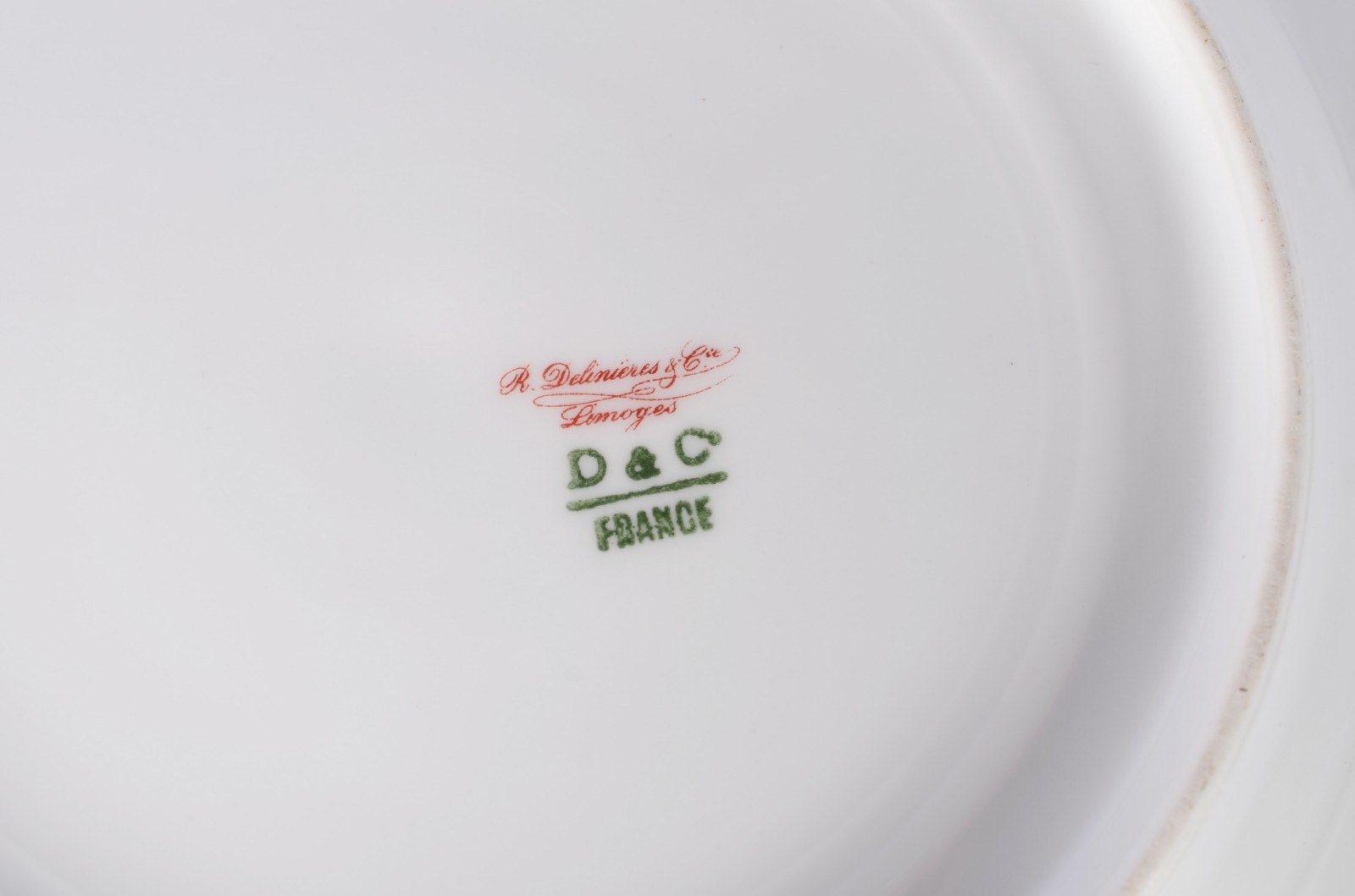 Diversas peças, sendo: 3 potes de farmácia (2 quebrados) e 6 pratos... - foto 10 de 10