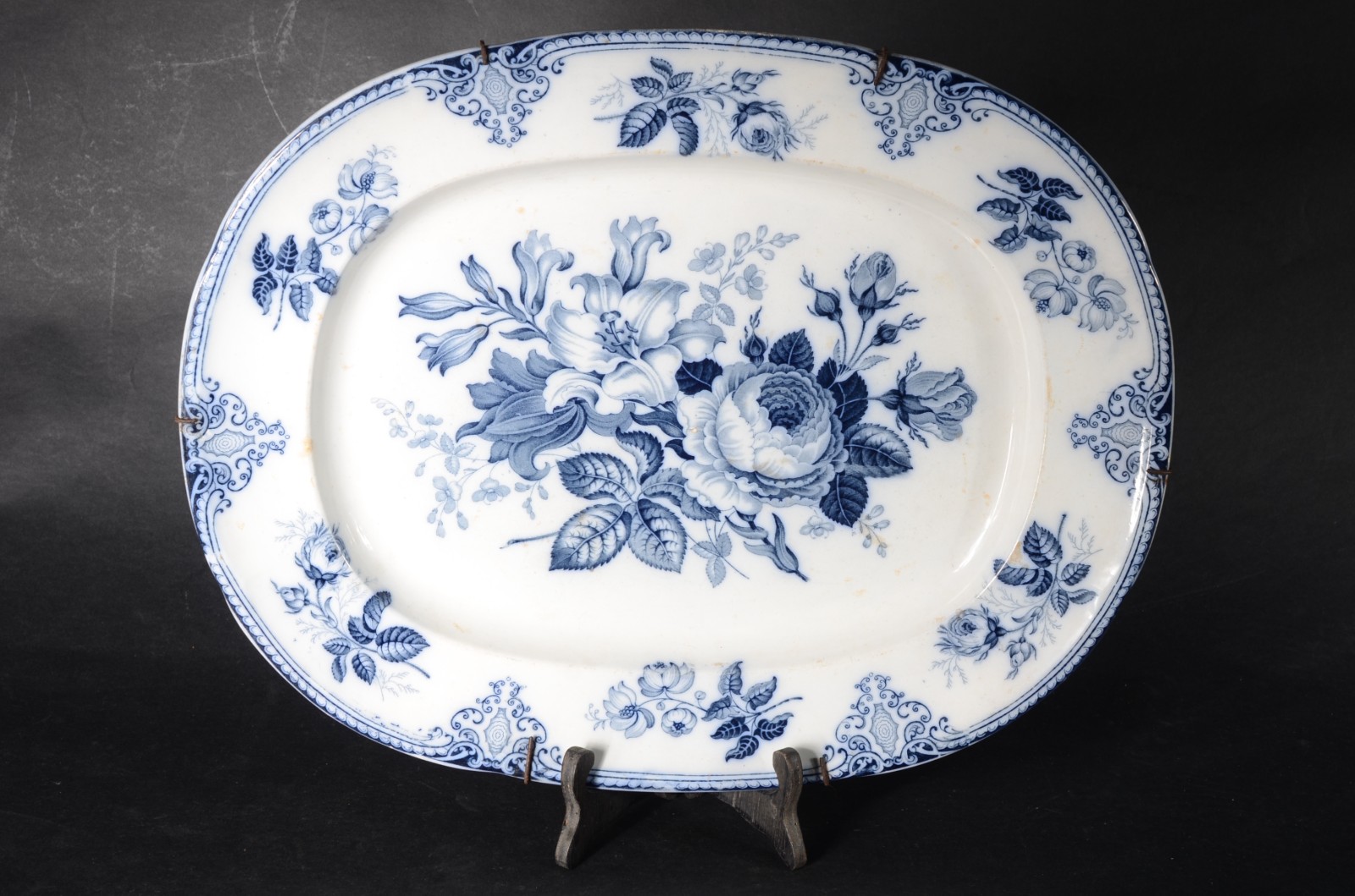 Travessa de faiança inglesa DAVENPORT, decoração "Rose & Lily" em... - foto 1 de 10