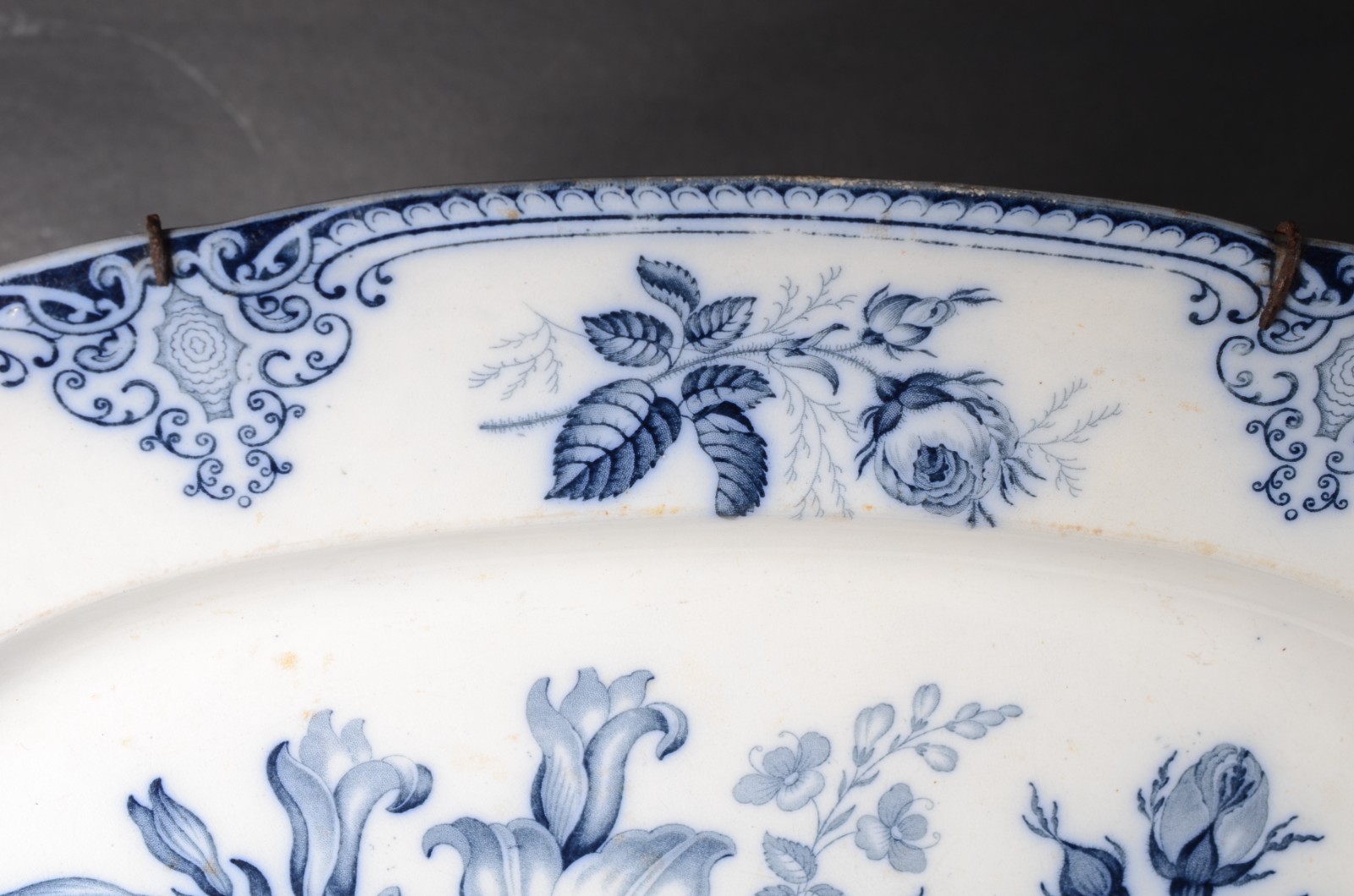 Travessa de faiança inglesa DAVENPORT, decoração "Rose & Lily" em... - foto 6 de 10
