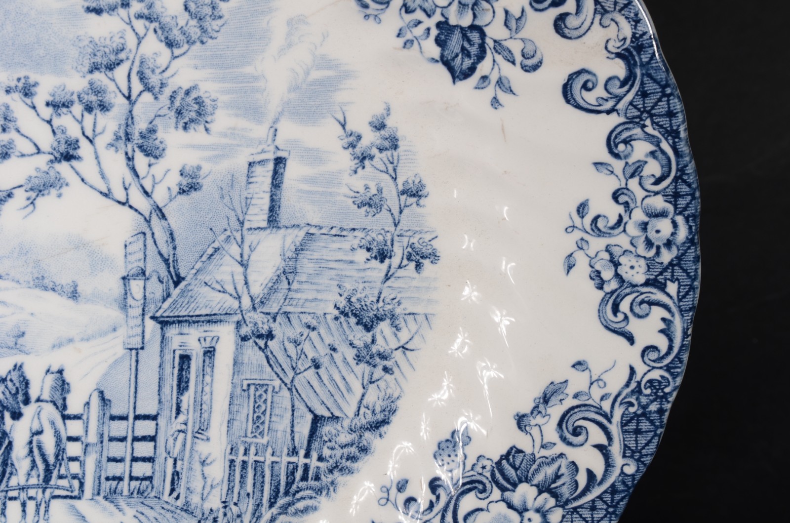 Duas peças diversas, sendo: fruteira de porcelana Rosenthal vermelha... - foto 6 de 10