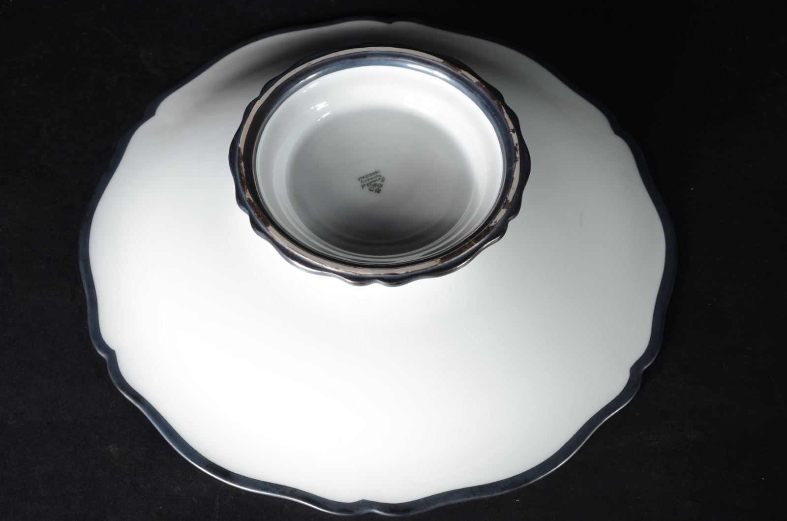 Duas peças diversas, sendo: fruteira de porcelana Rosenthal vermelha... - foto 7 de 10