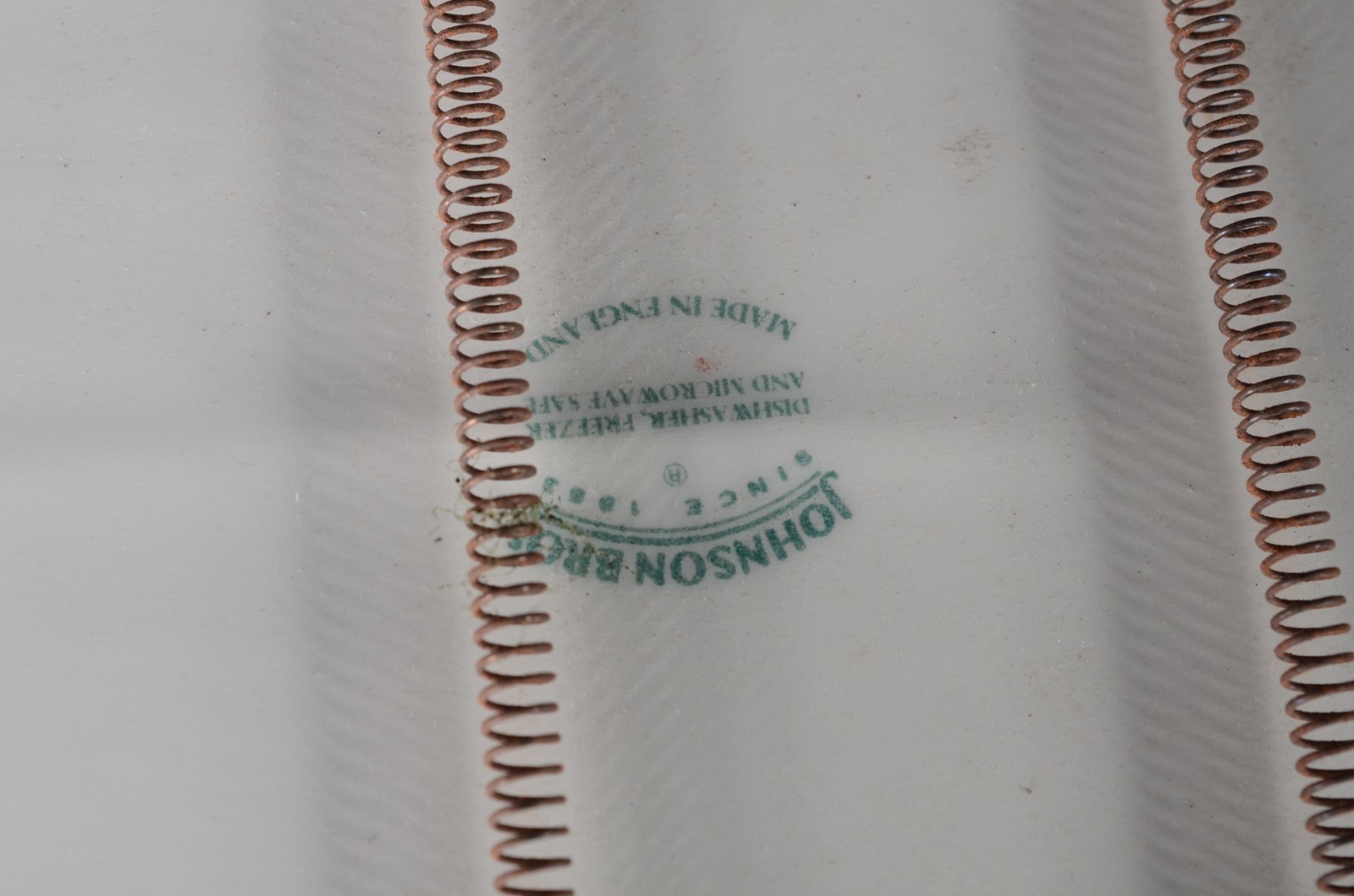 Duas peças diversas, sendo: fruteira de porcelana Rosenthal vermelha... - foto 9 de 10