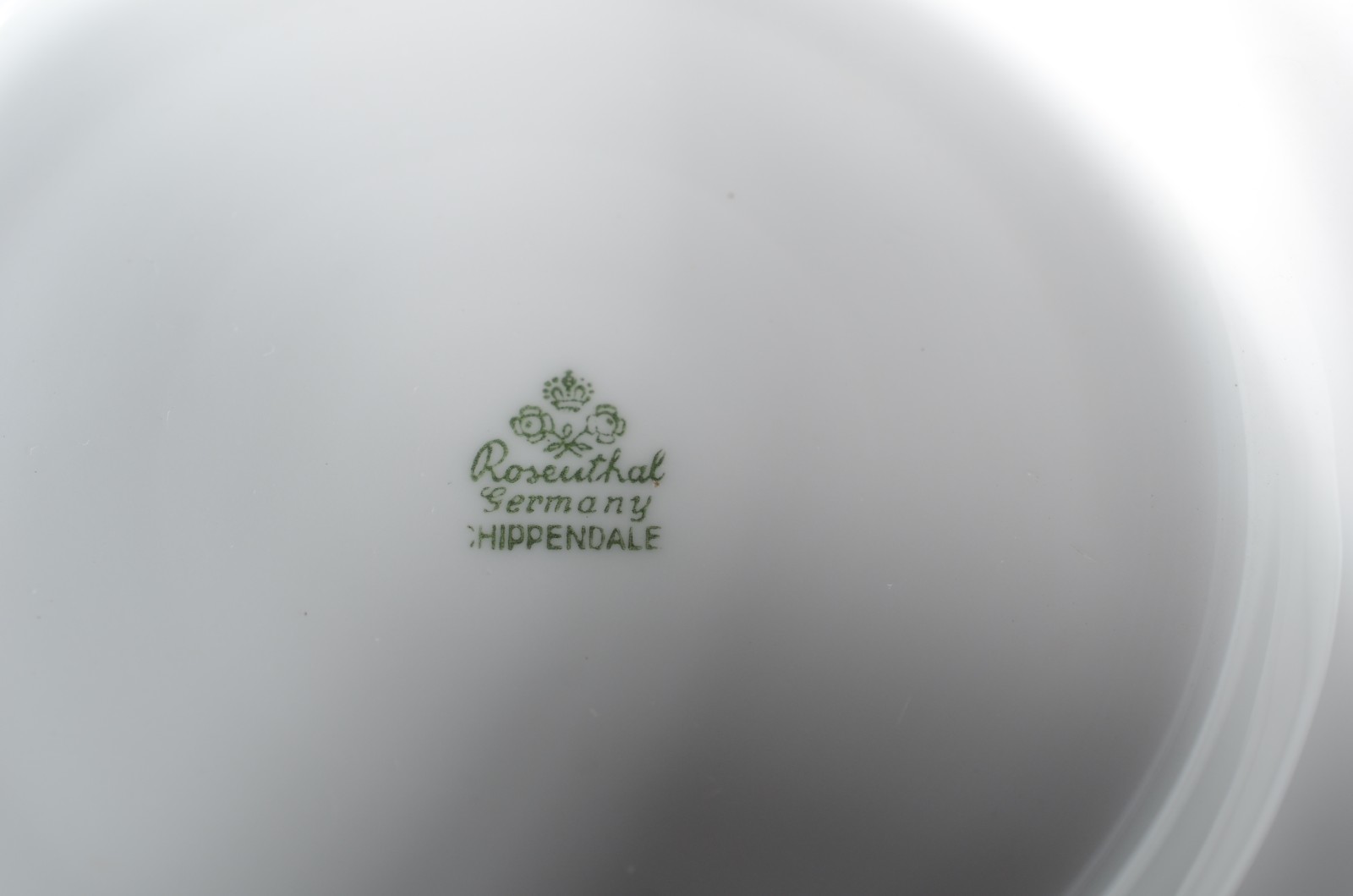 Duas peças diversas, sendo: fruteira de porcelana Rosenthal vermelha... - foto 10 de 10