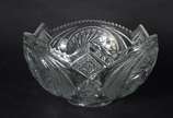Grande fruteira/poncheira de cristal lapidado c... - Grande fruteira/poncheira de cristal lapidado com borda recortada, acompanham 11 canecas.