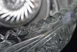 Grande fruteira/poncheira de cristal lapidado c... - Grande fruteira/poncheira de cristal lapidado com borda recortada, acompanham 11 canecas.