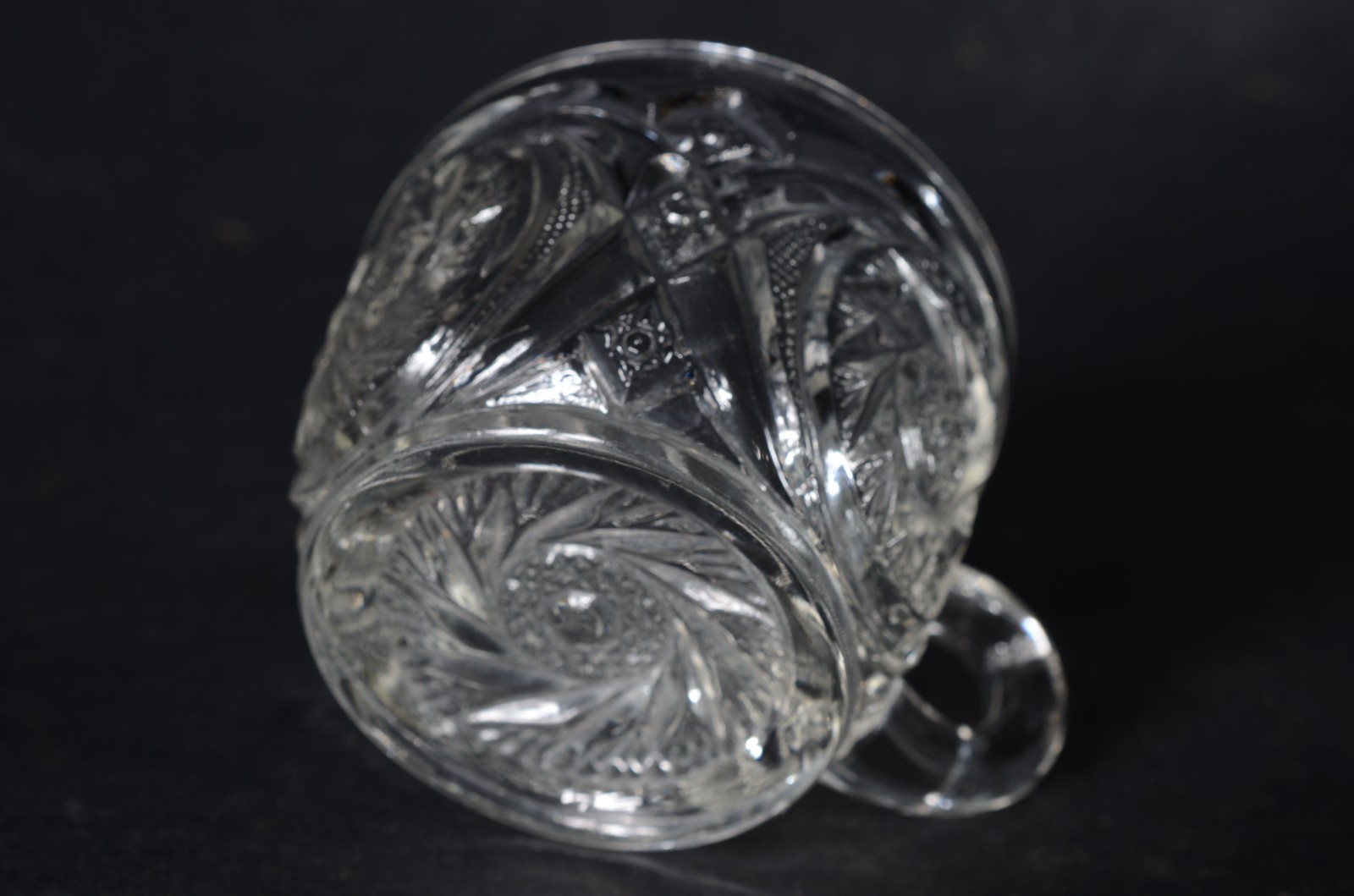 Grande fruteira/poncheira de cristal lapidado com borda recortada... - foto 10 de 10