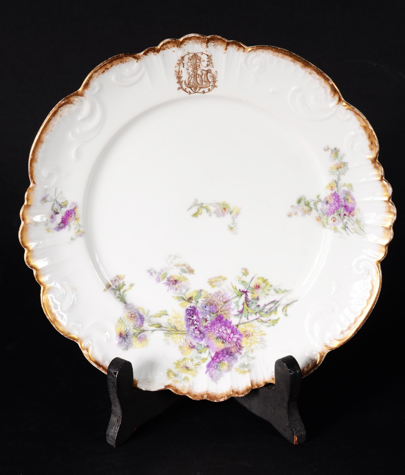 Prato de porcelana francesa Velho Paris monogramado, decorado com... - foto 1 de 5