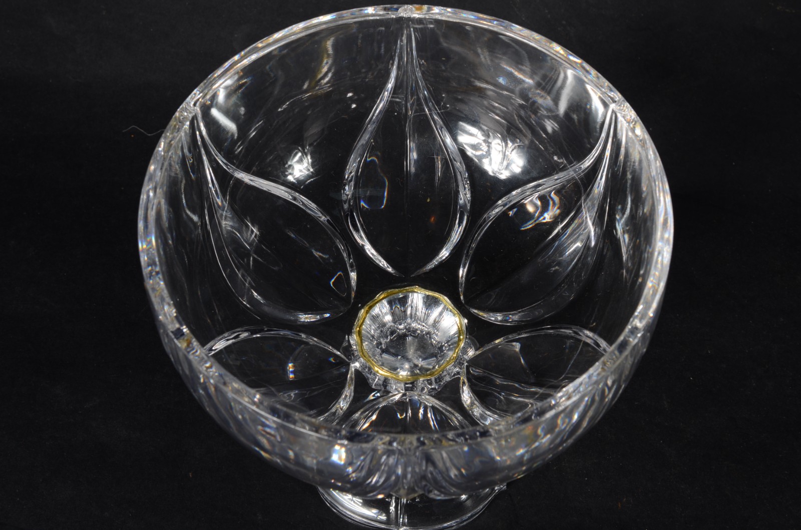 Duas peças de cristal lapidado, sendo: bomboniere e fruteira. - foto 4 de 10