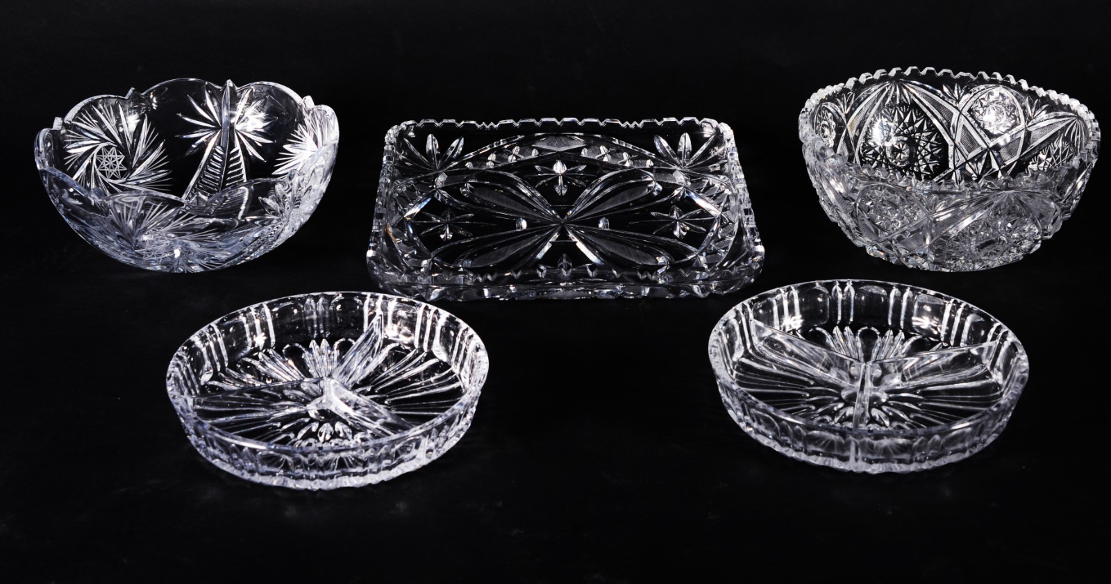 Cinco peças diversas de cristal lapidado, sendo: 2 bowls, 2 porta... - foto 1 de 11