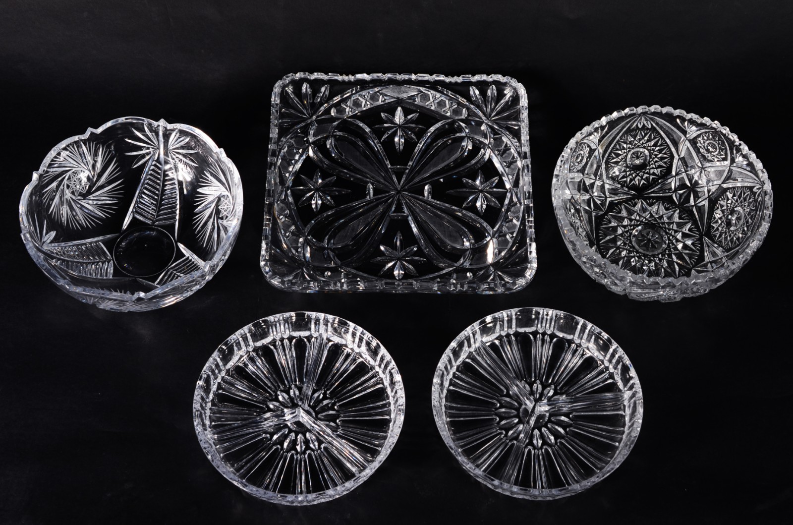Cinco peças diversas de cristal lapidado, sendo: 2 bowls, 2 porta... - foto 2 de 11