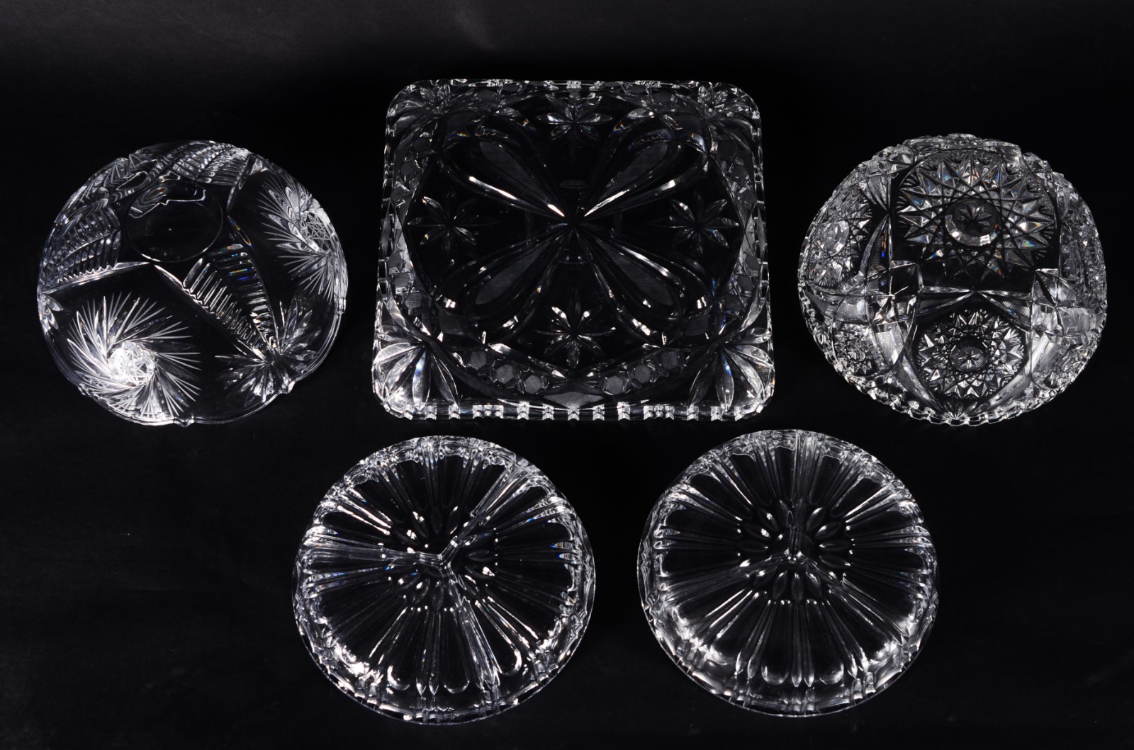 Cinco peças diversas de cristal lapidado, sendo: 2 bowls, 2 porta... - foto 11 de 11