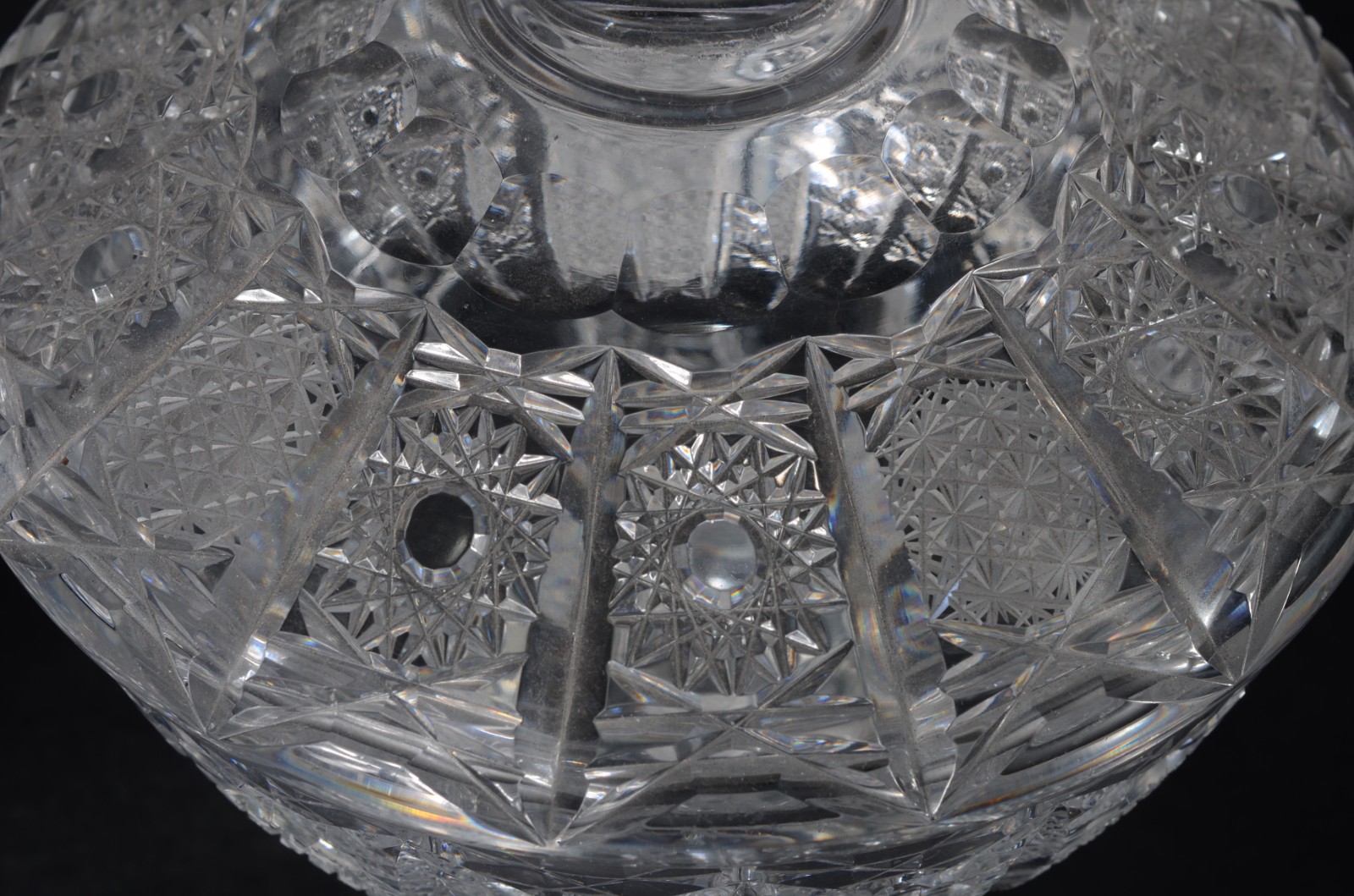 Duas peças de cristal tcheco lapidado, sendo: compoteira e fruteira. - foto 9 de 9