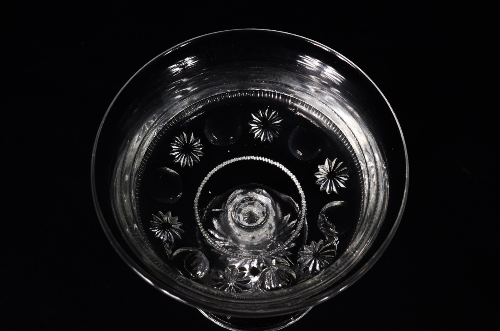 Conjunto com 8 taças com alças para sorvete de cristal com bordas... - foto 4 de 6