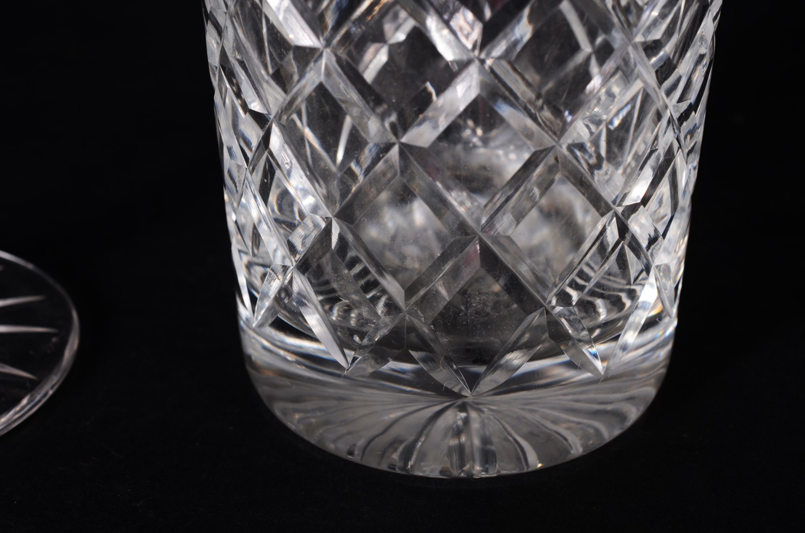 Conjunto de cristal lapidado, composto de: 5 taças para vinho tinto... - foto 9 de 9