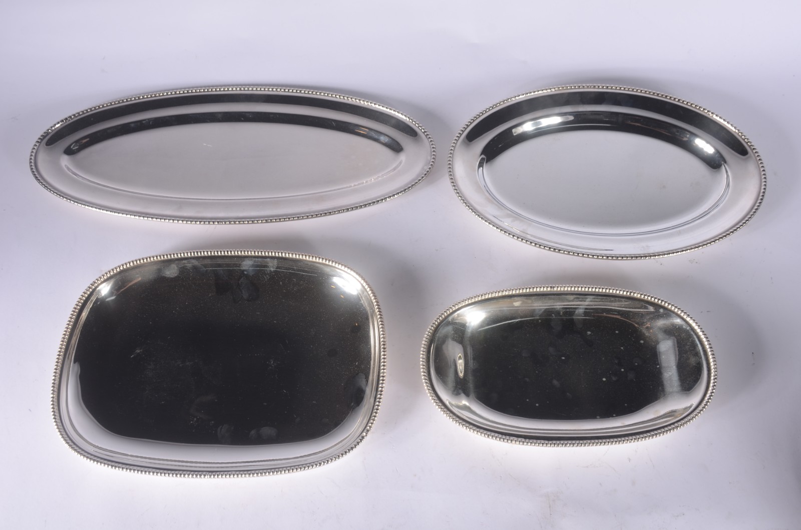 Baixela para jantar de metal prateado Wolff, bordas trabalhadas, com... - foto 2 de 8