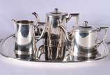 Parte de baixela de chá e café de metal pratead... - Parte de baixela de chá e café de metal prateado Wolff, composto: 2 bules, leiteira e bandeja Fracalanza. Total:4 peças.