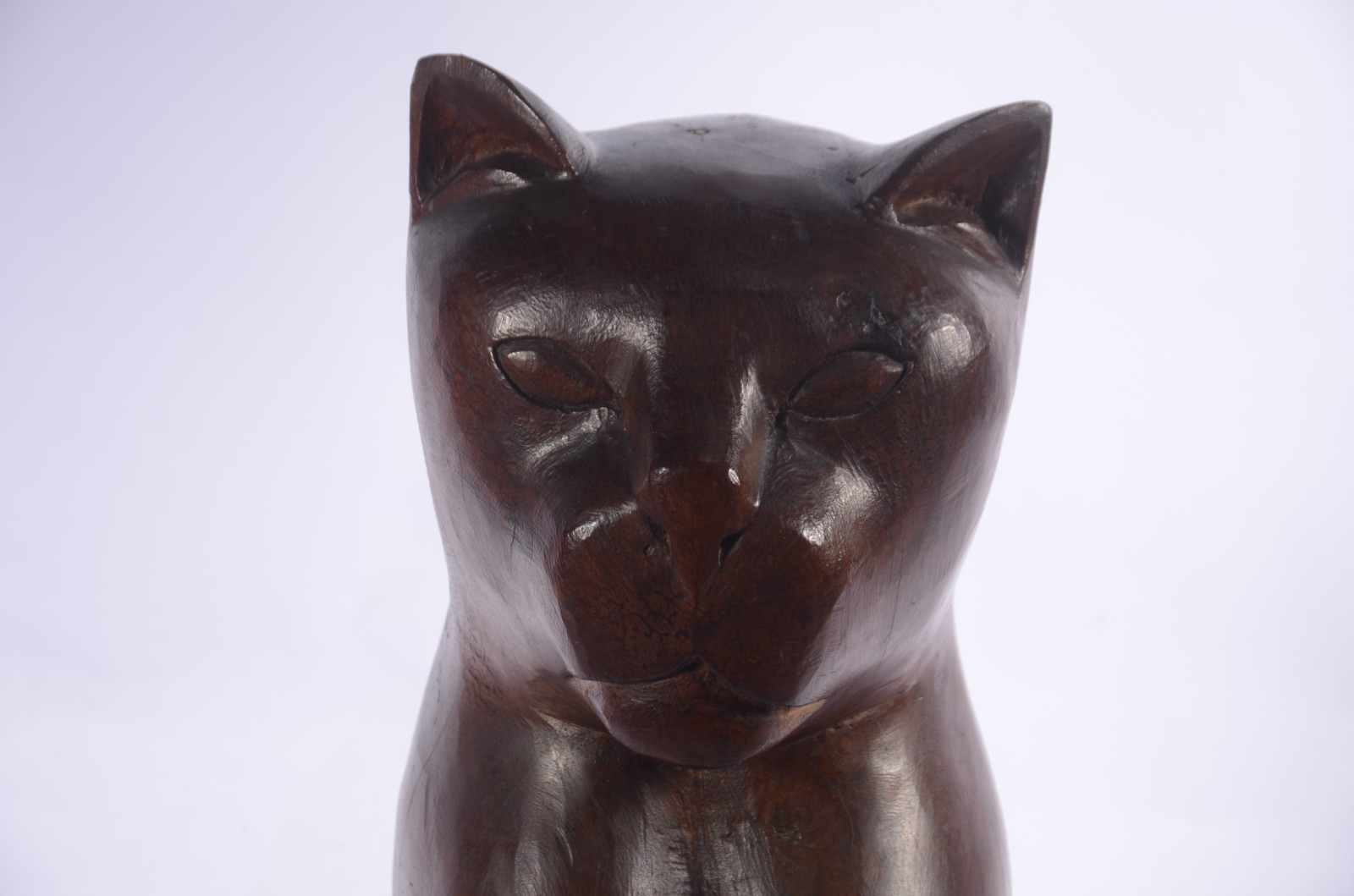 Escultura representando "Gato", esculpido em madeira. Desgastes. - foto 3 de 7