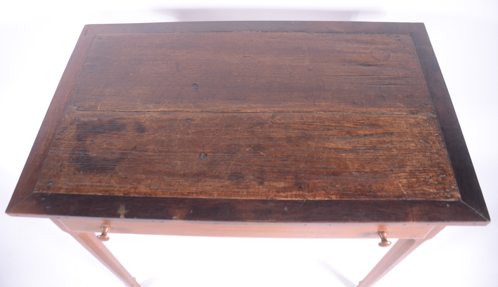 Mesa auxiliar de madeira nobre com uma gaveta, pernas retas. - foto 3 de 7