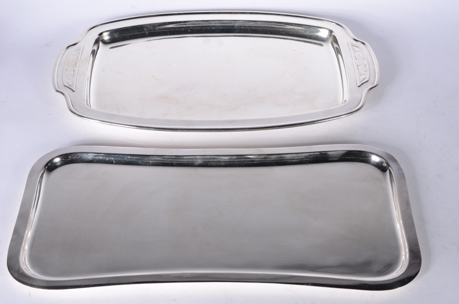 Diversas peças de metal prateado, sendo: 14 lavandas; 2 bowls com... - foto 2 de 11