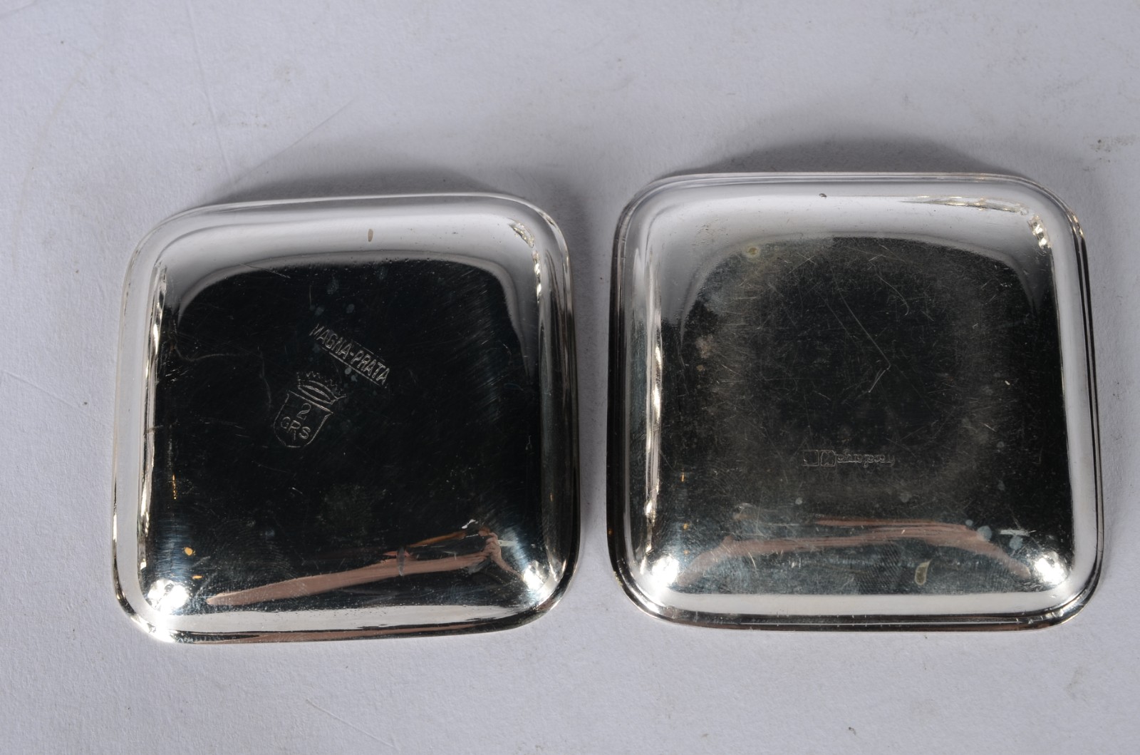 Diversas peças de metal prateado, sendo: 14 lavandas; 2 bowls com... - foto 11 de 11