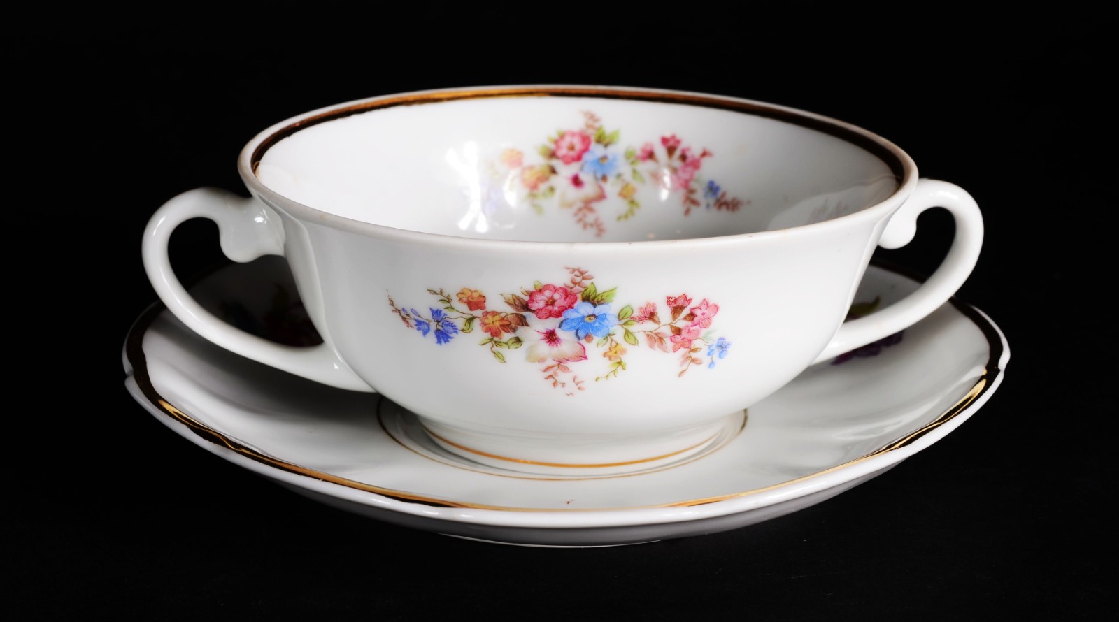 Conjunto de porcelana Rio Branco, composto de 32 taças para consome... - foto 2 de 9