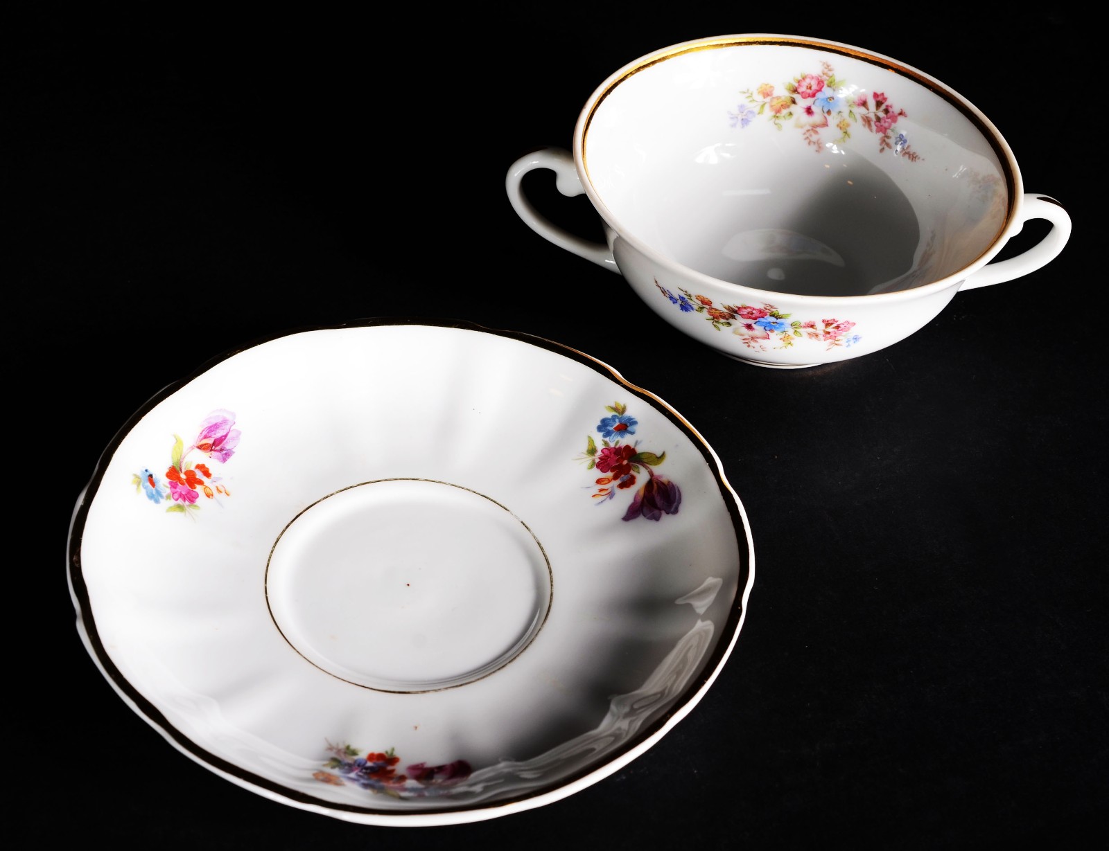 Conjunto de porcelana Rio Branco, composto de 32 taças para consome... - foto 3 de 9