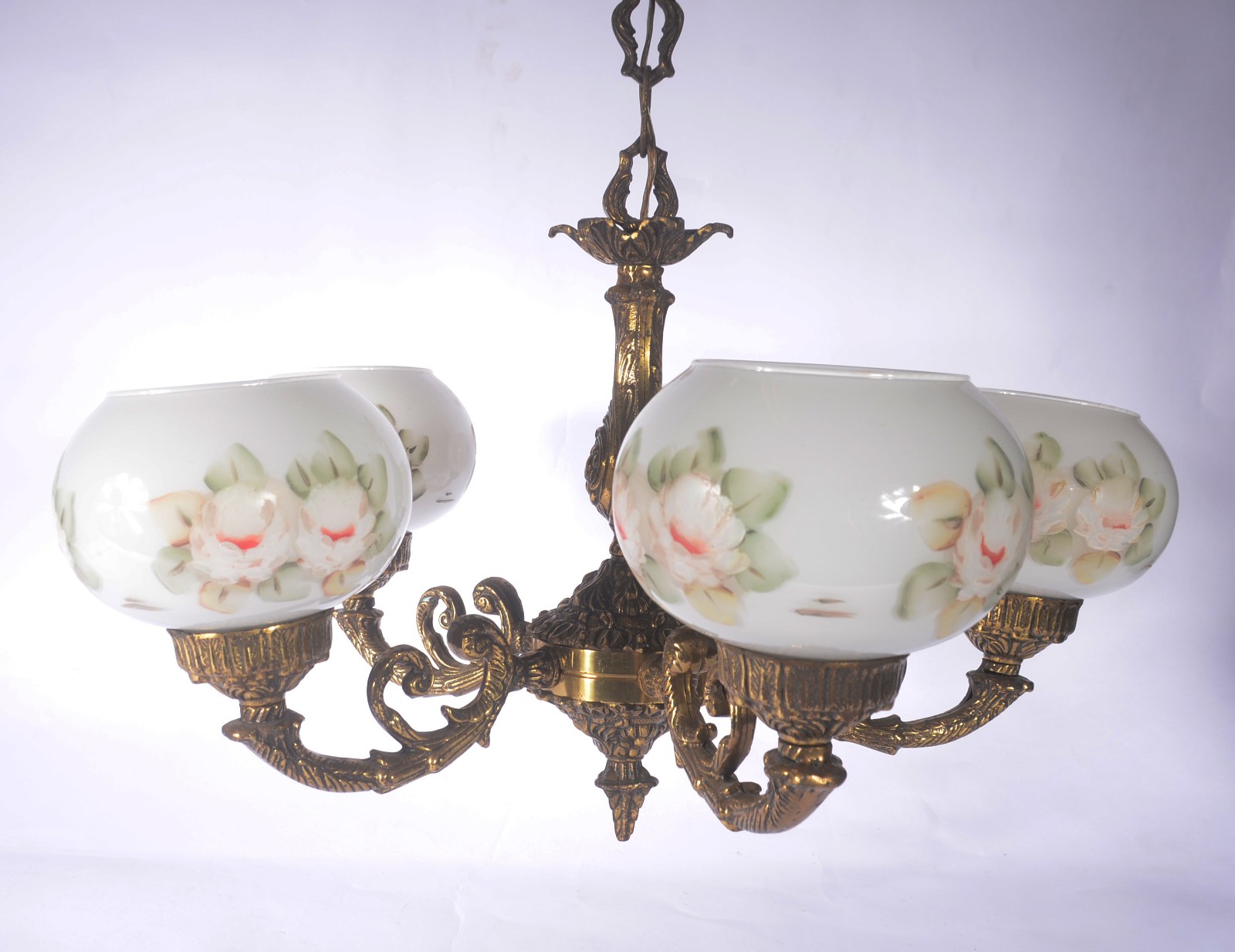 Lustre de metal dourado para 5 luzes, mangas feitio globo de vidro... - foto 1 de 6