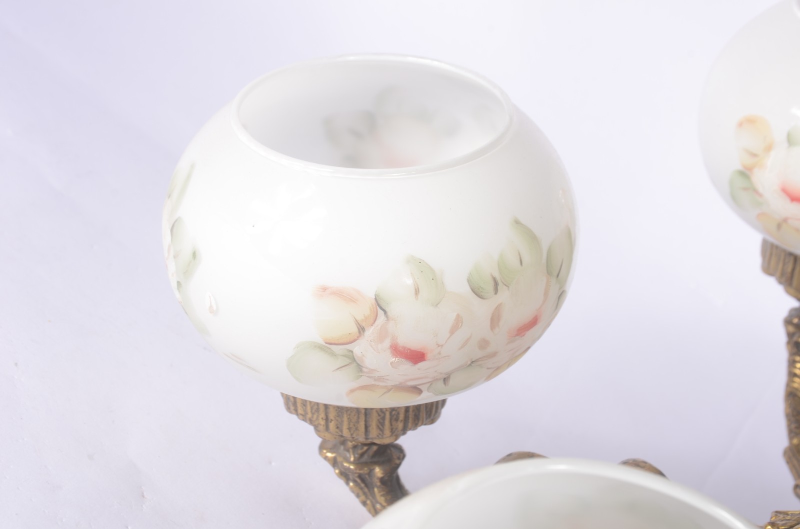 Lustre de metal dourado para 5 luzes, mangas feitio globo de vidro... - foto 3 de 6