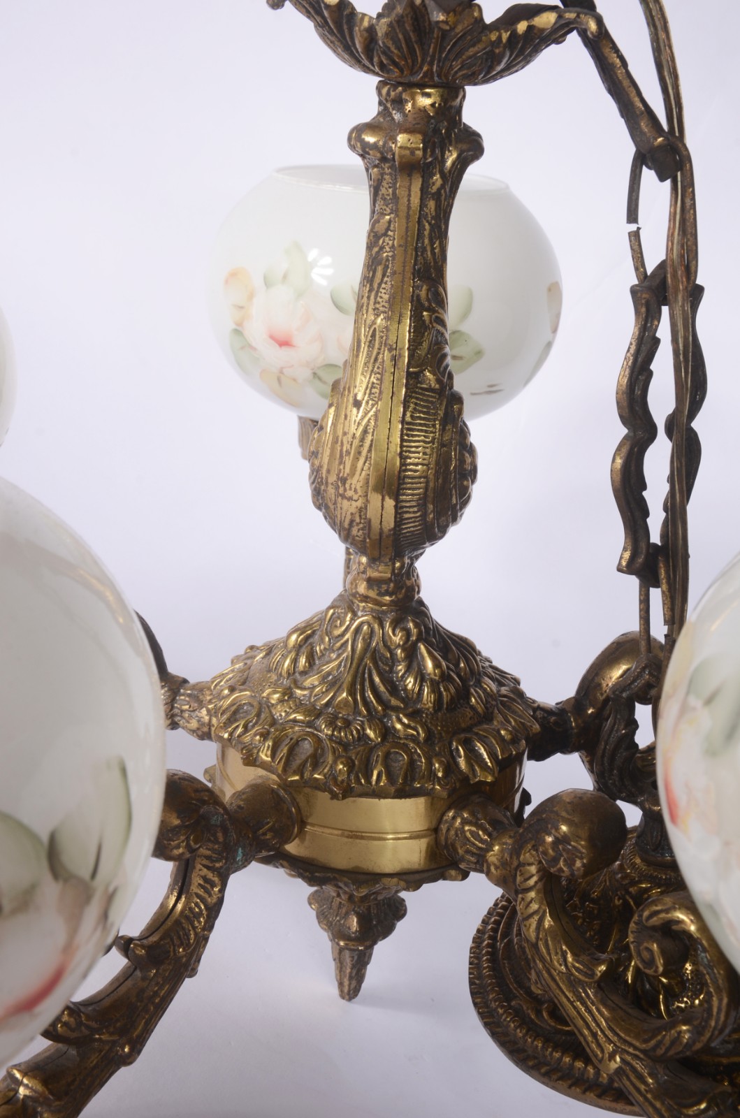 Lustre de metal dourado para 5 luzes, mangas feitio globo de vidro... - foto 4 de 6