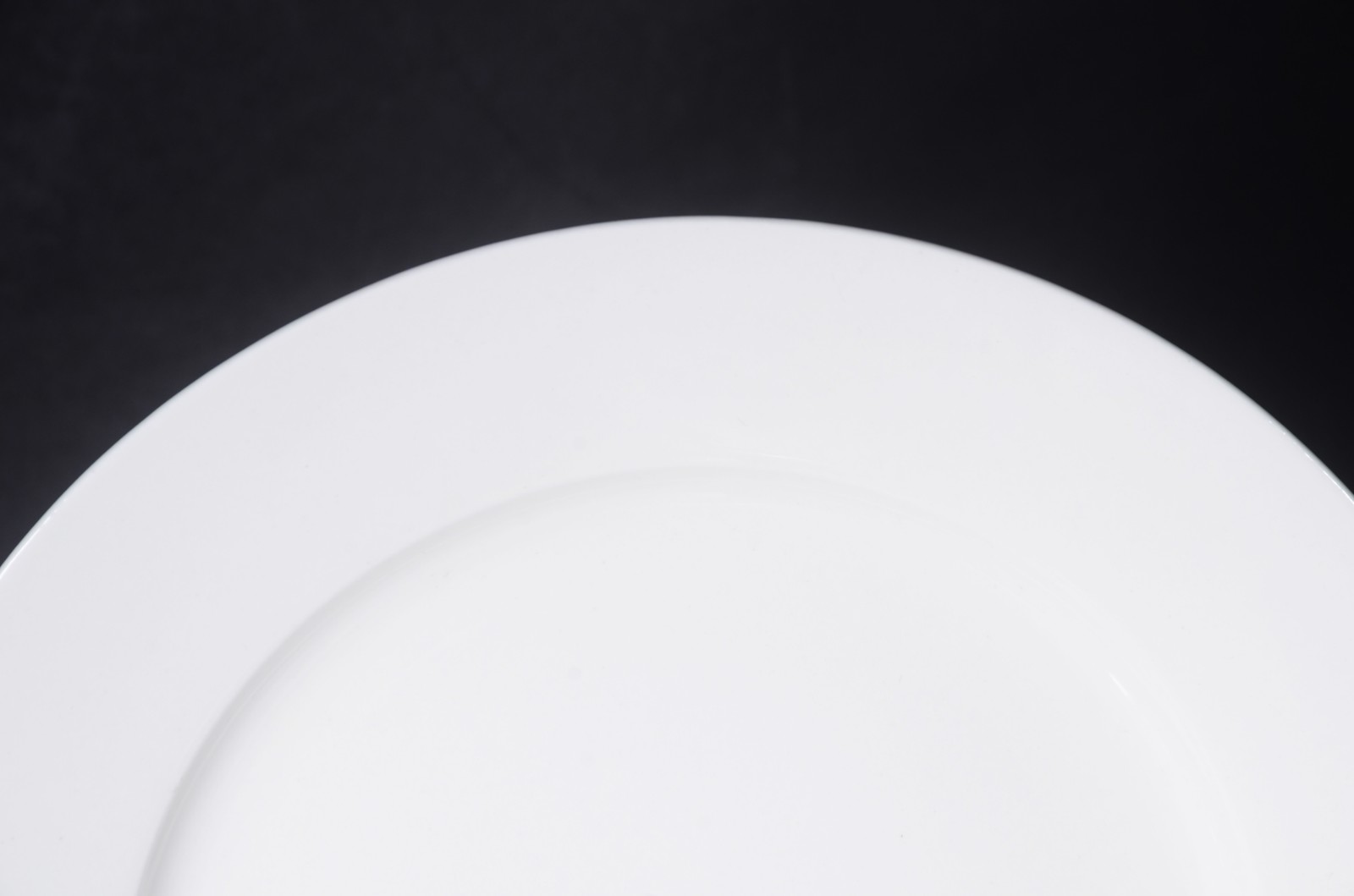 Aparelho de porcelana branca, composto de 11 xícaras de chá com... - foto 2 de 10