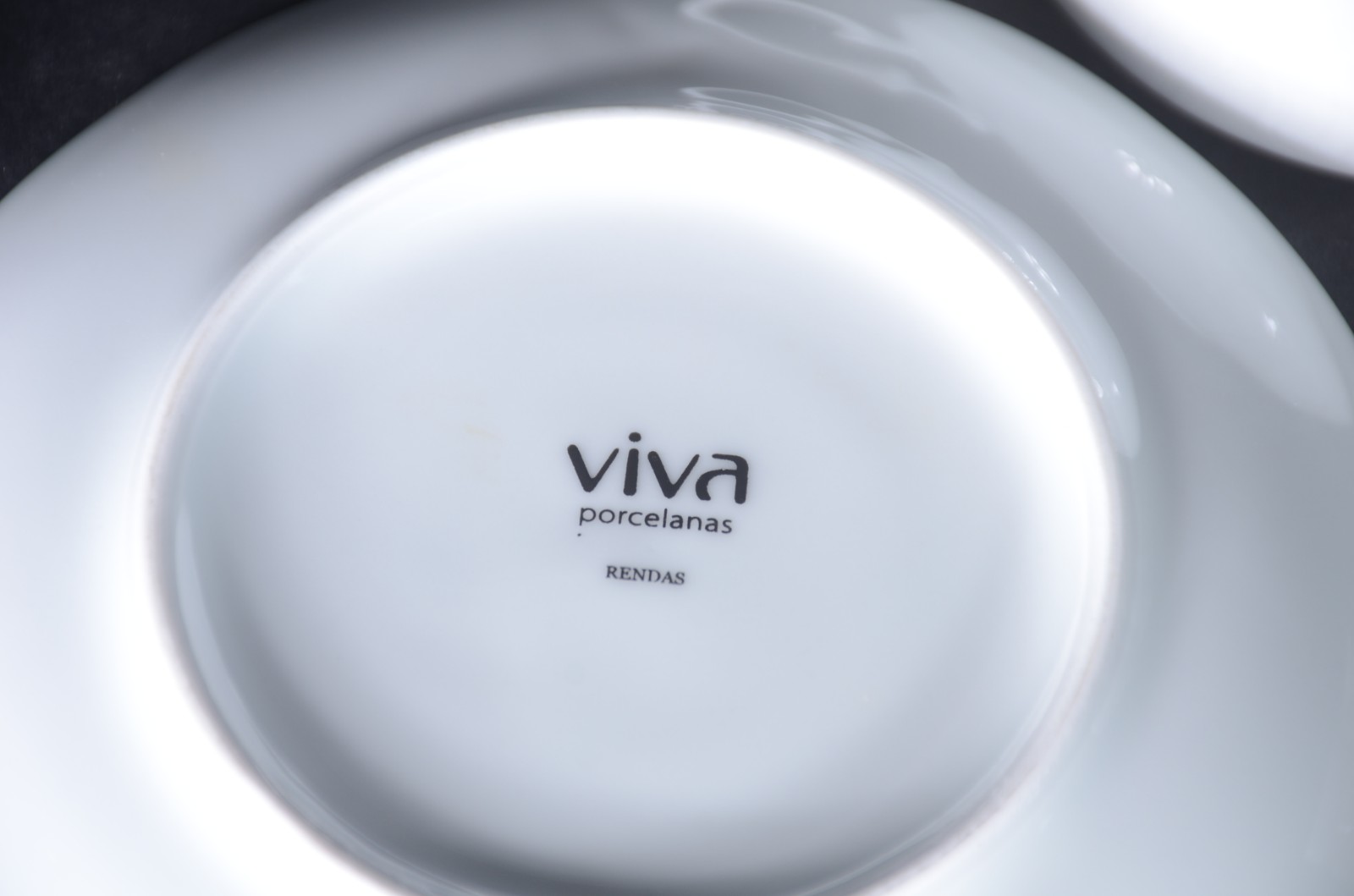 Aparelho de porcelana branca, composto de 11 xícaras de chá com... - foto 6 de 10