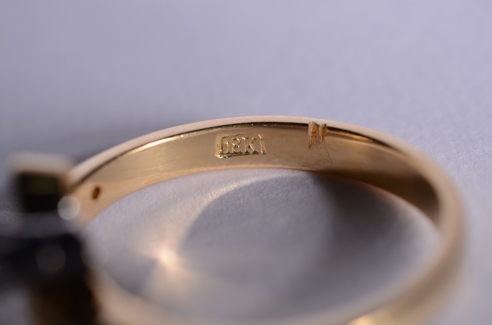 Anel de ouro 18 k., contraste 750 com cinco brilhantes, aro 18. (Por... - foto 4 de 6