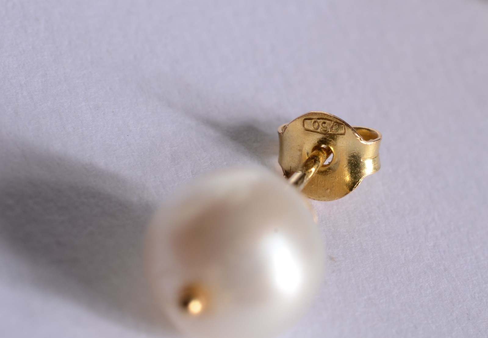 Conjunto de ouro 18 k., com perolas composto de: par de brincos e... - foto 8 de 8