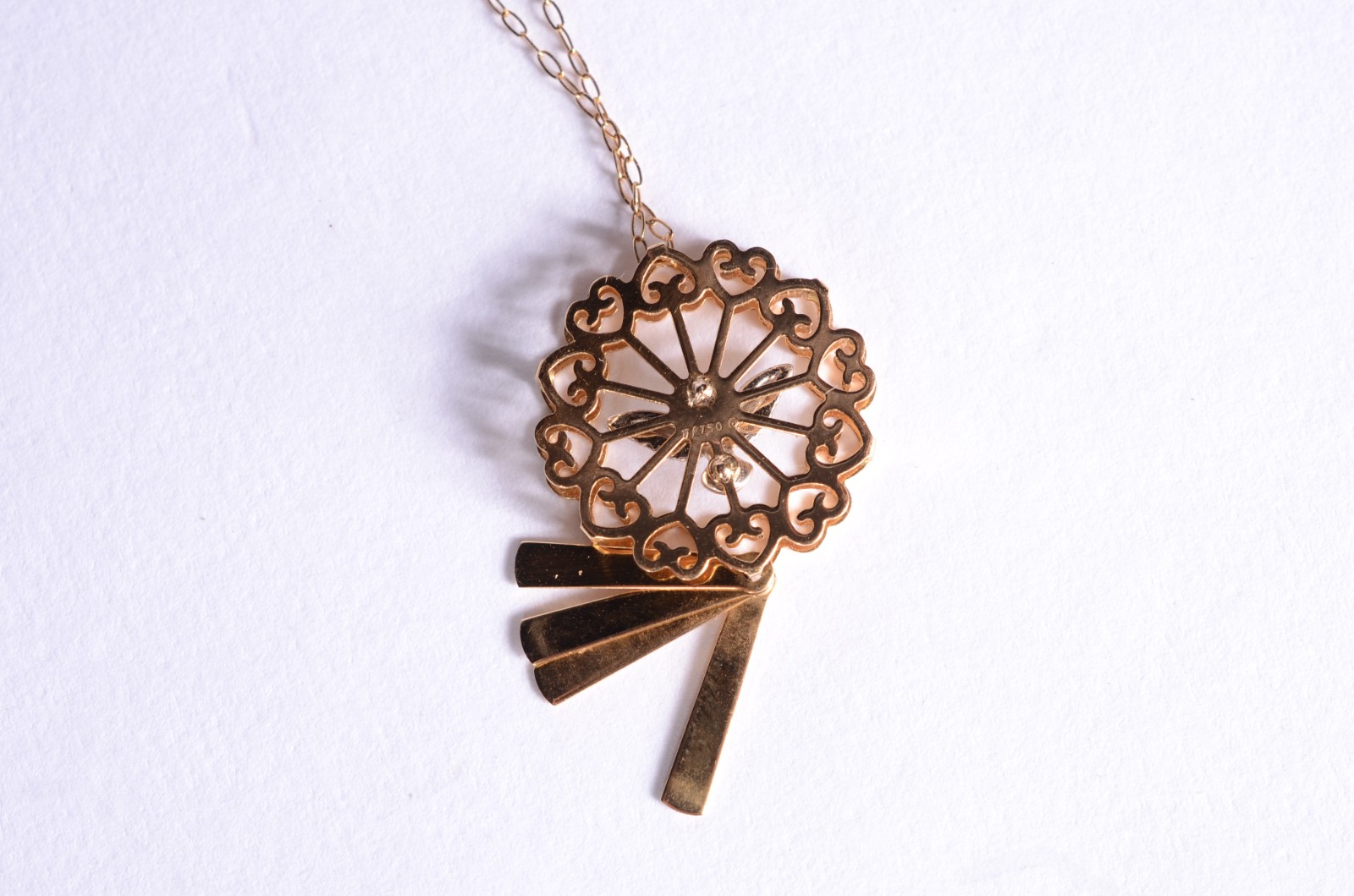 Colar com pendente no feitio de mandala de ouro 18 k., contraste 750... - foto 5 de 8