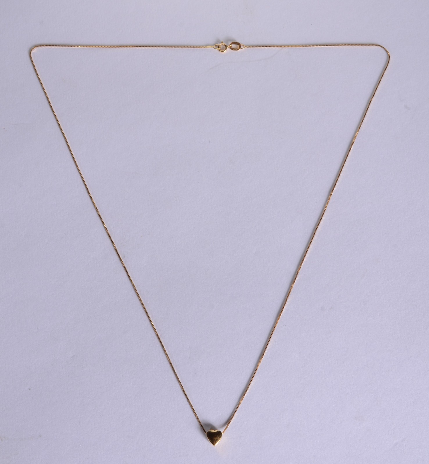 Colar com pendente na forma de coração de ouro 18 k., contraste 750... - foto 2 de 5