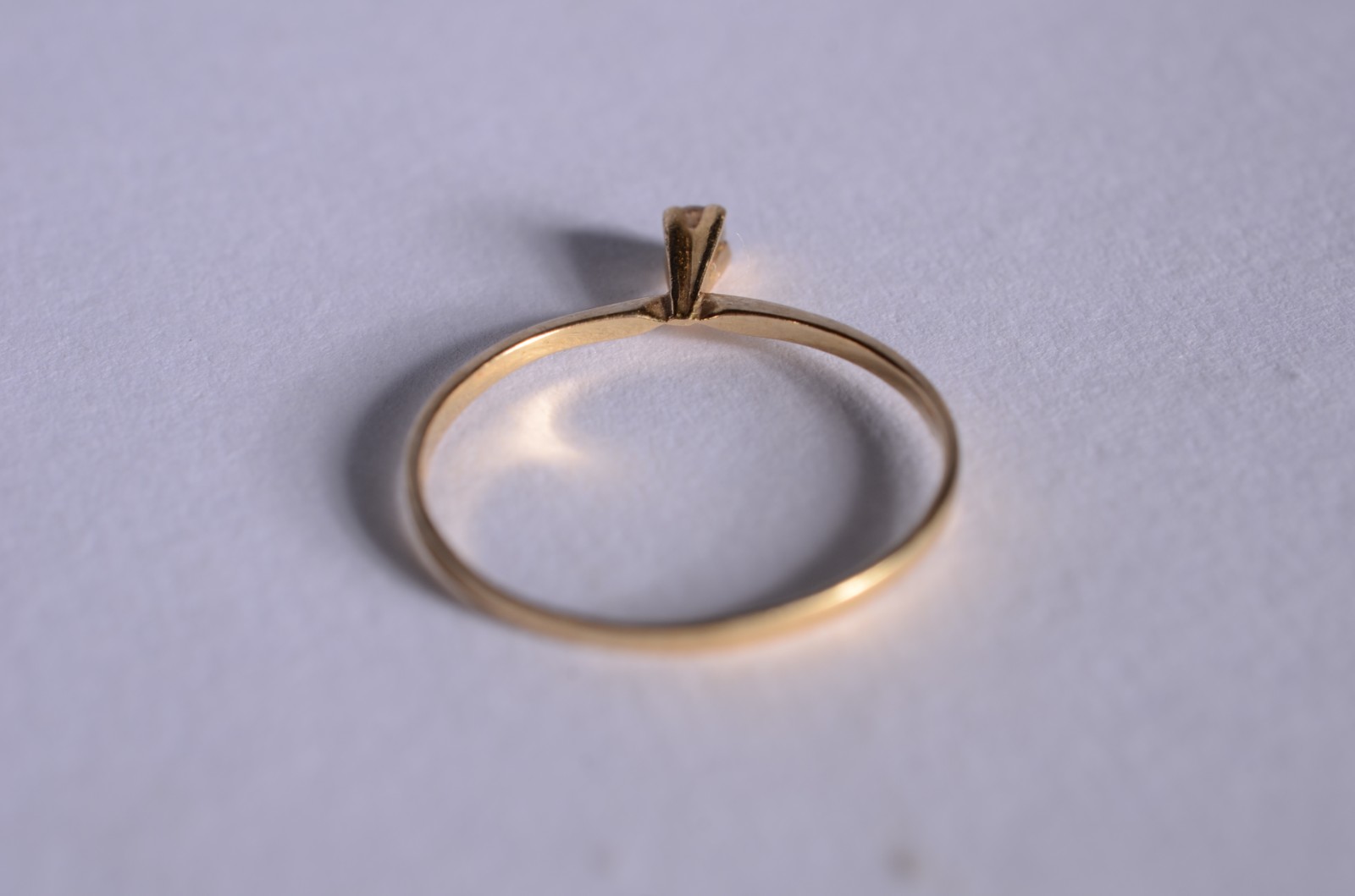 Solitário de ouro 18 k., brilhante de 0,05 ct, aro 15. (Por motivos... - foto 4 de 7