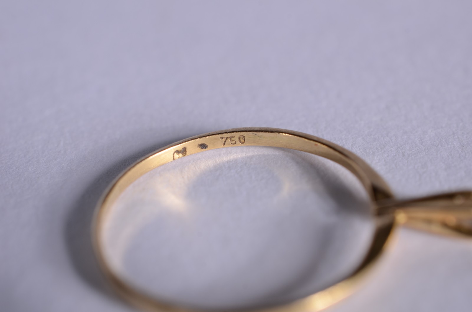 Solitário de ouro 18 k., brilhante de 0,05 ct, aro 15. (Por motivos... - foto 5 de 7