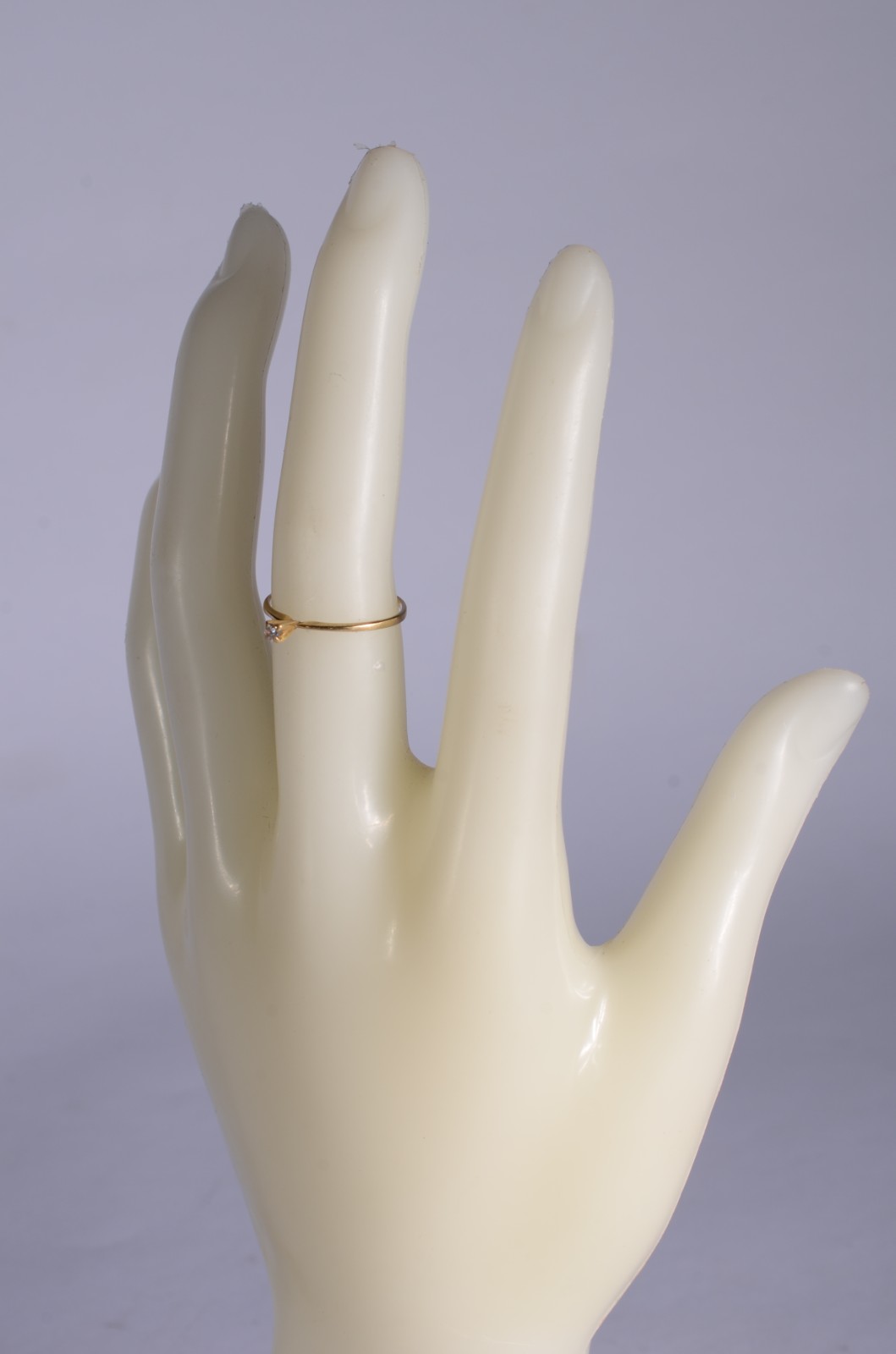 Solitário de ouro 18 k., brilhante de 0,05 ct, aro 15. (Por motivos... - foto 6 de 7