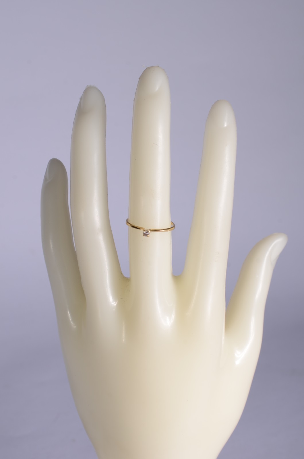 Solitário de ouro 18 k., brilhante de 0,05 ct, aro 15. (Por motivos... - foto 7 de 7