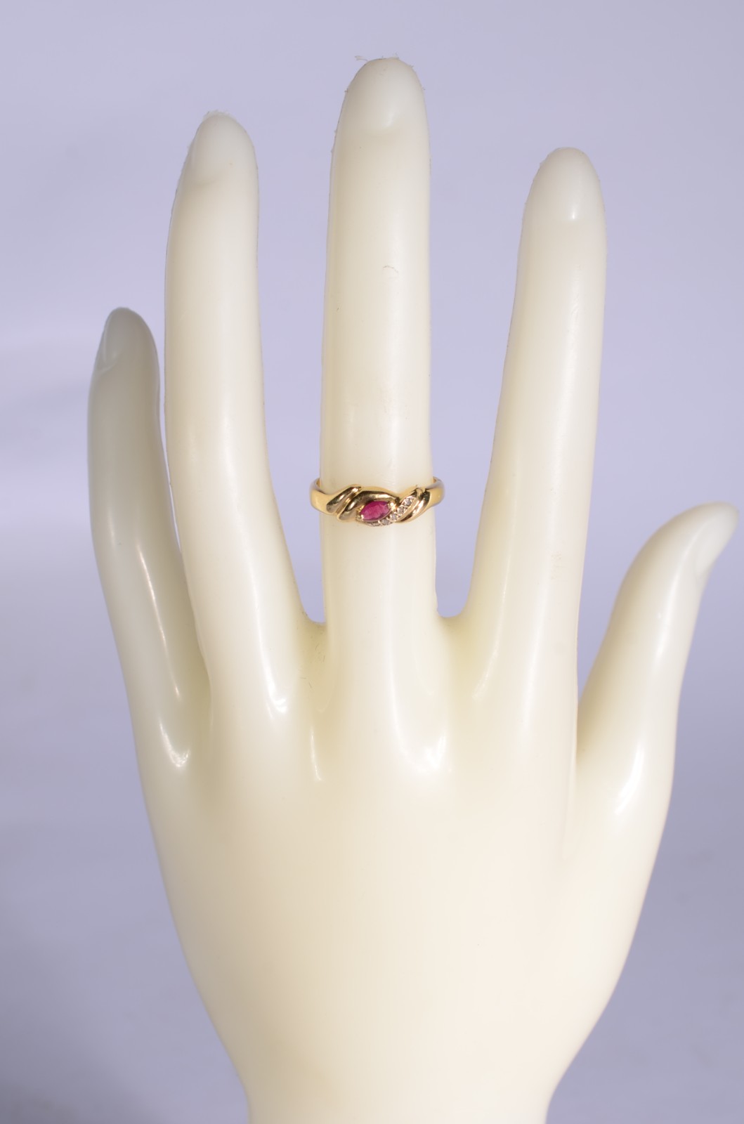 Anel de ouro 18 k., contraste 750 mls cravejado com mini brilhantes e... - foto 5 de 6