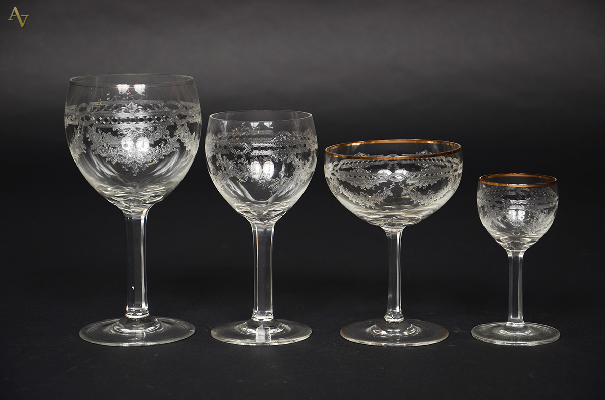 Serviço de cristal ao gosto Saint Louis, sendo: 11 cálices para água...