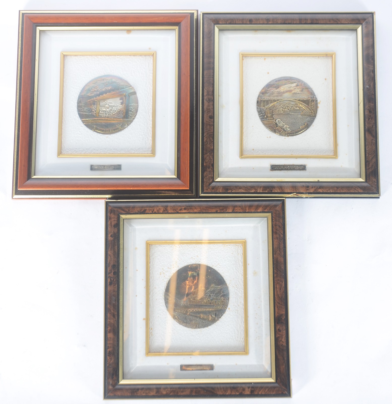 Três pequenos quadros decorativos de prata contrastada com paisagens... - foto 1 de 11