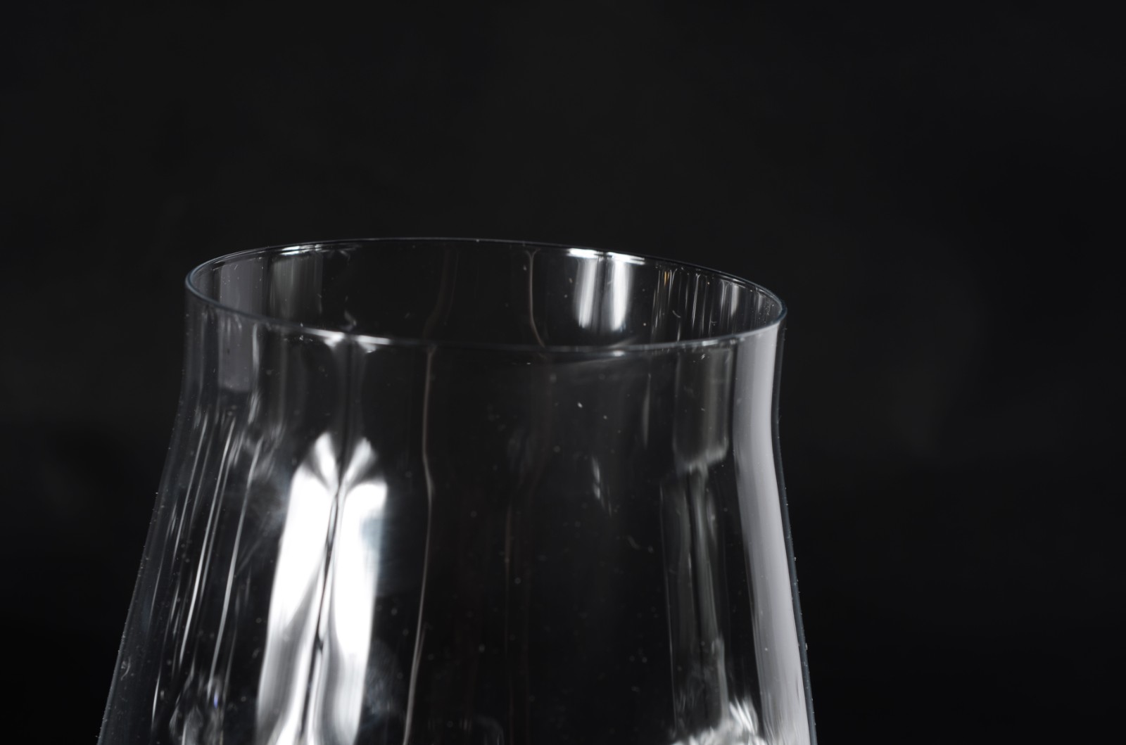 Seis taças de cristal para vinho tinto, 690 ml. - foto 4 de 4