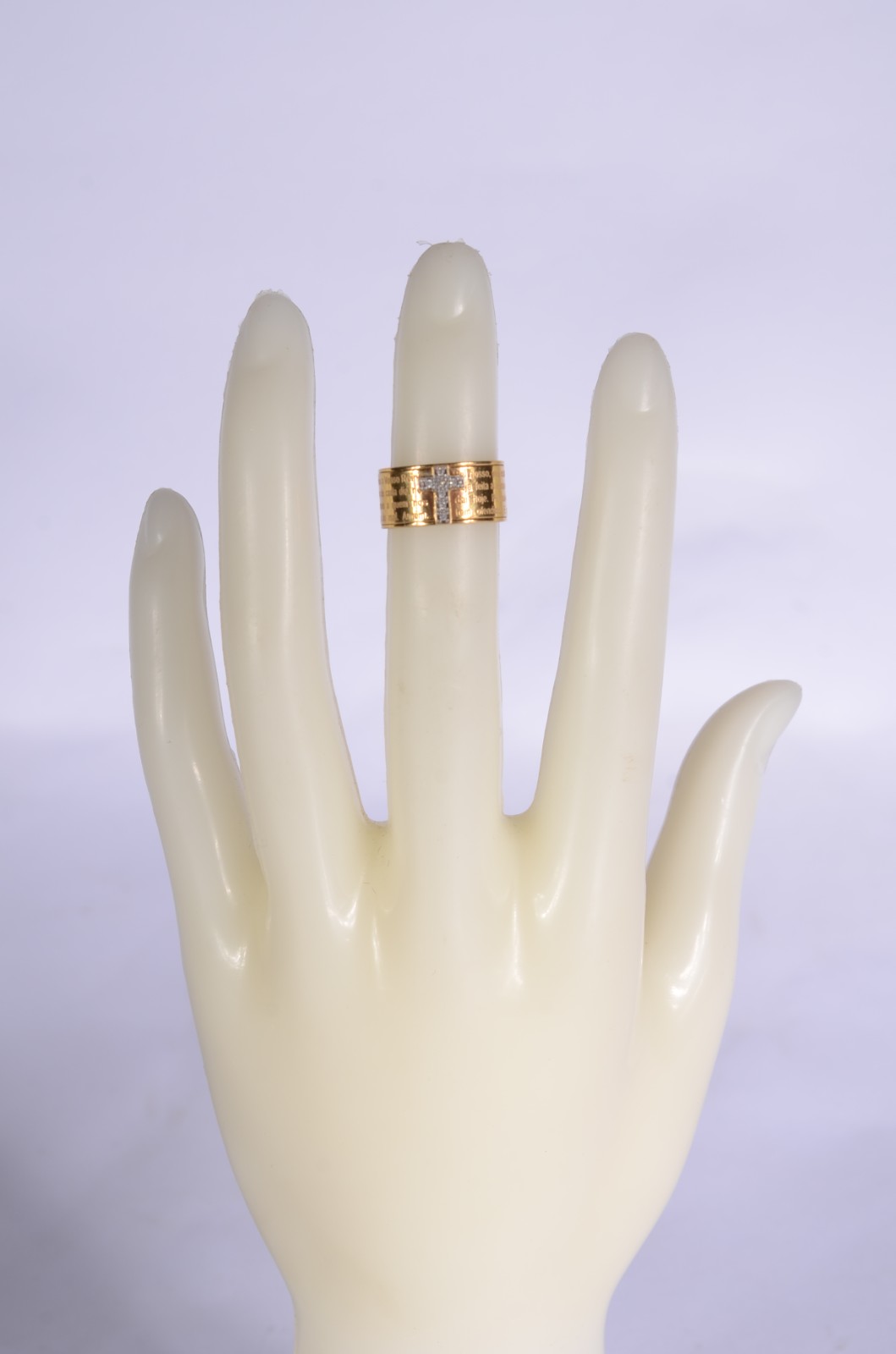 Anel de ouro 18 k., contraste 750 mls com cruz com brilhantes e... - foto 4 de 5
