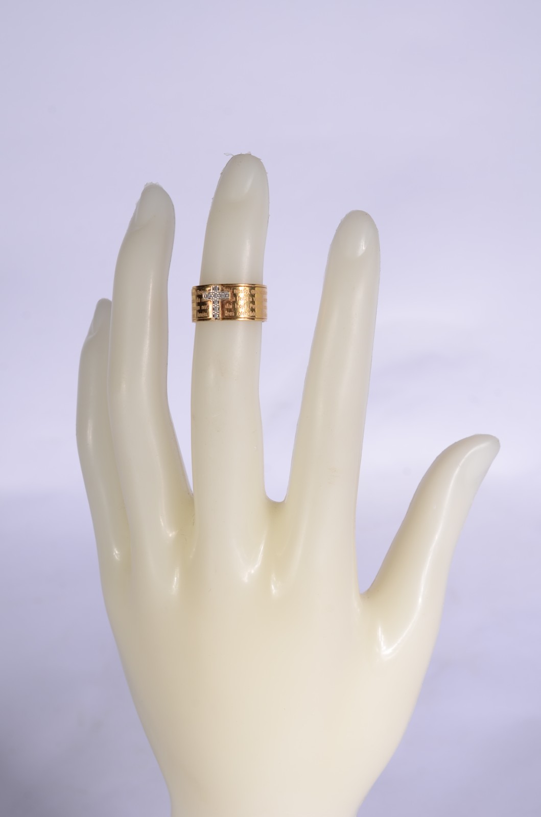 Anel de ouro 18 k., contraste 750 mls com cruz com brilhantes e... - foto 5 de 5